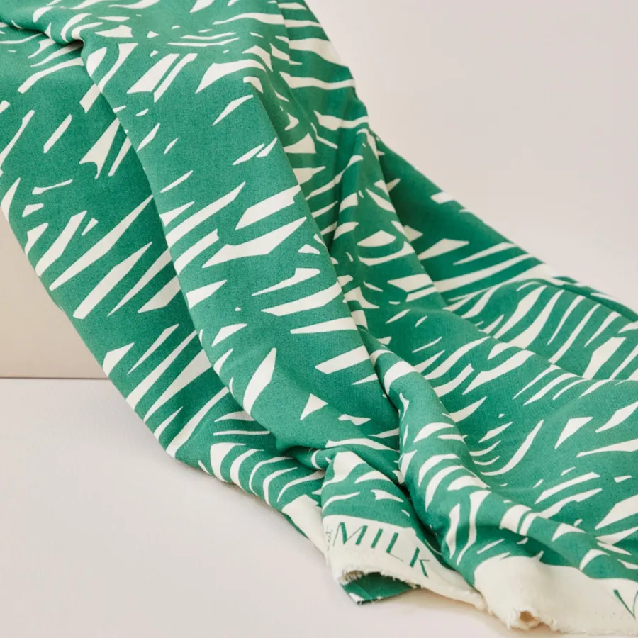 Ecovero viscose crêpe groen / witte lijnen -  Sketchy Aqua - Meet Milk